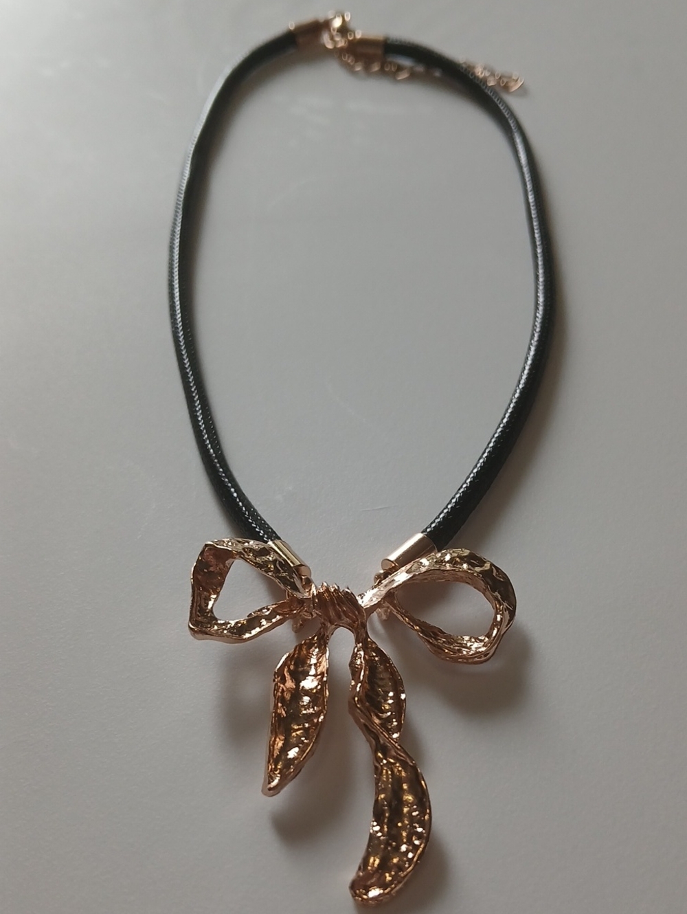 Fashion Jewelry Rose Gold Bow Pendant Necklace with Black Cord